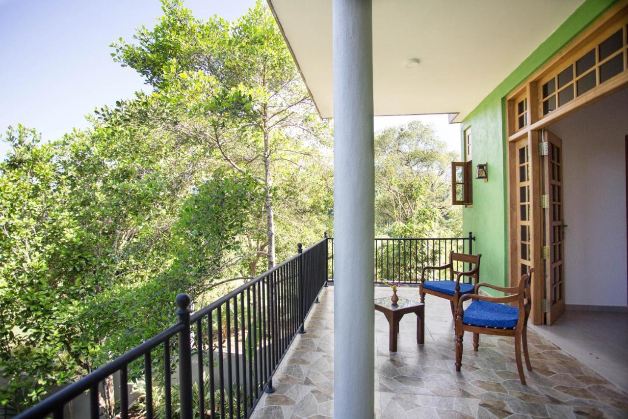 Barefoot Bungalow Hikka Hikkaduwa Exteriör bild