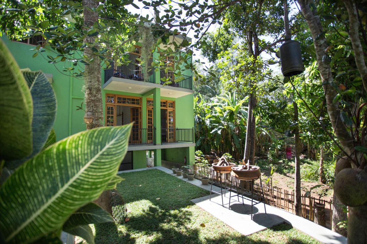 Barefoot Bungalow Hikka Hikkaduwa Exteriör bild