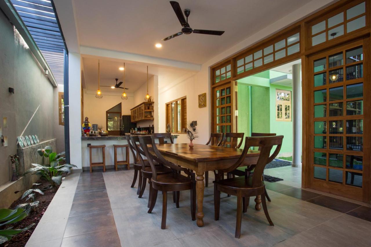 Barefoot Bungalow Hikka Hikkaduwa Exteriör bild
