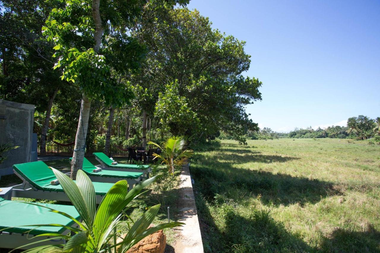 Barefoot Bungalow Hikka Hikkaduwa Exteriör bild