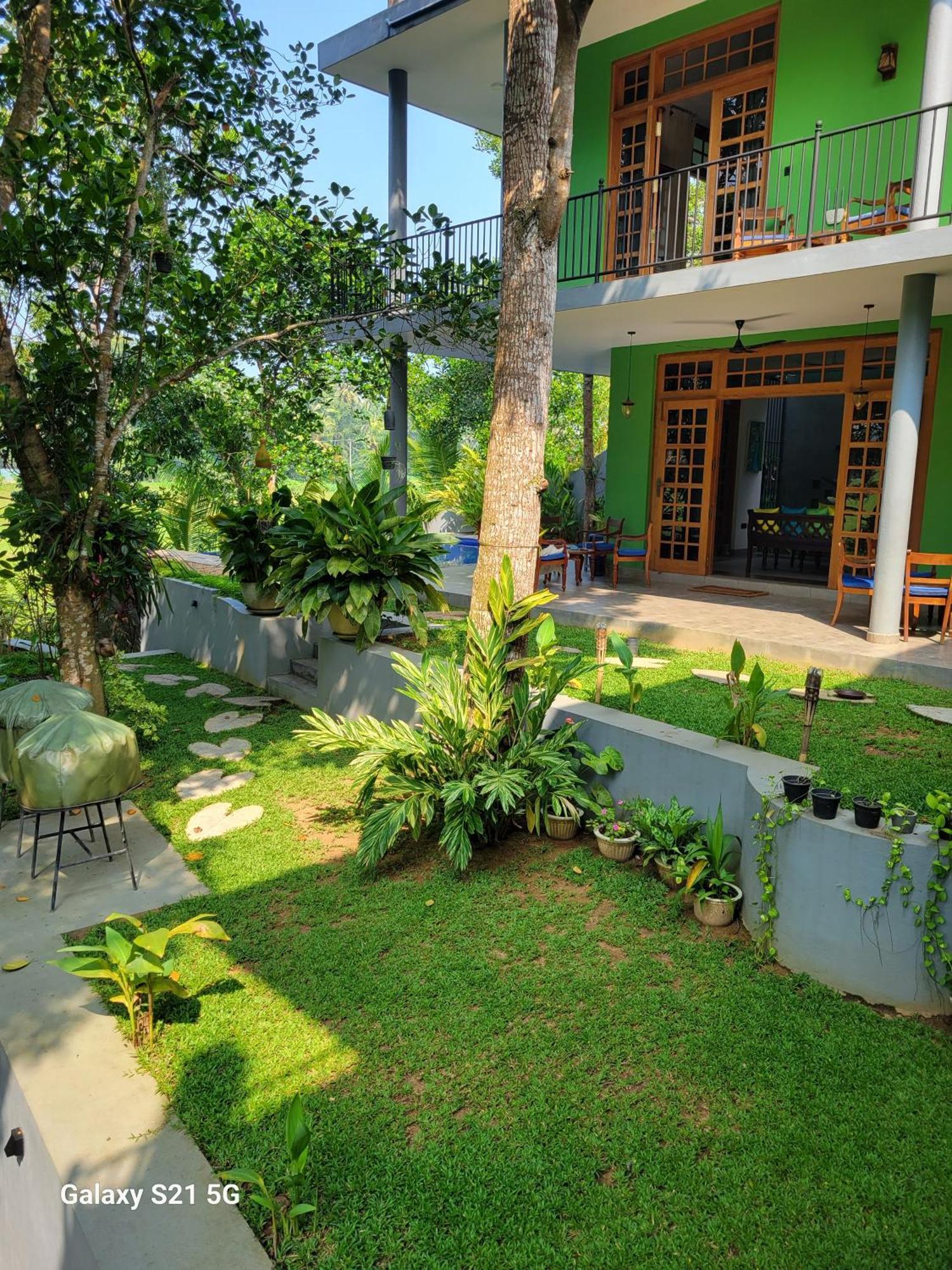 Barefoot Bungalow Hikka Hikkaduwa Exteriör bild