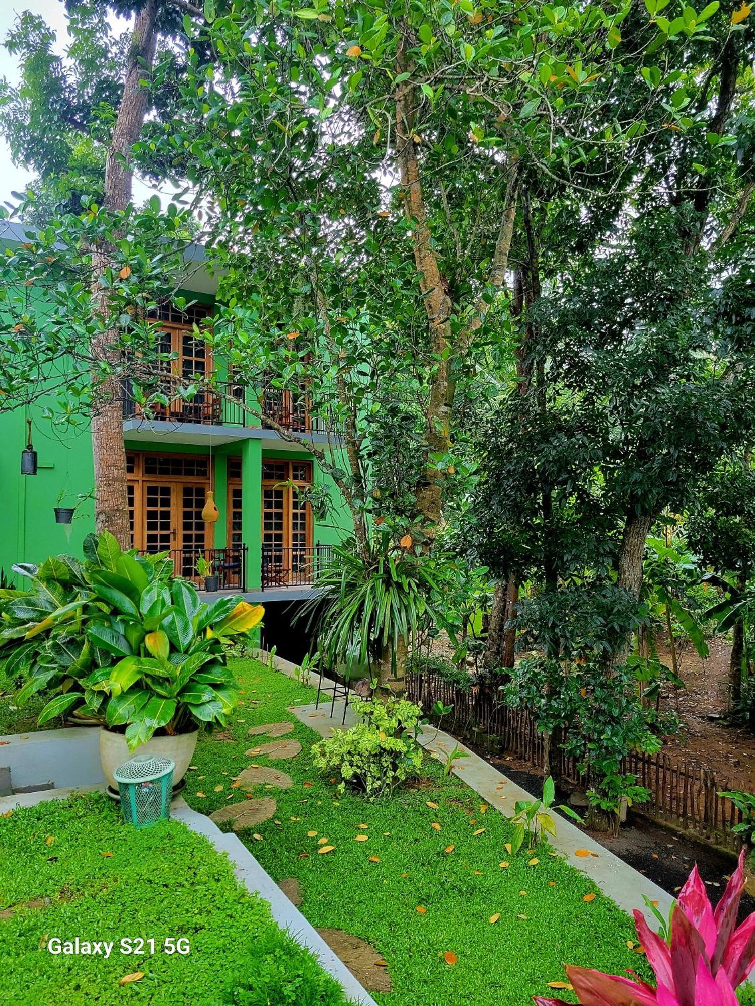 Barefoot Bungalow Hikka Hikkaduwa Exteriör bild