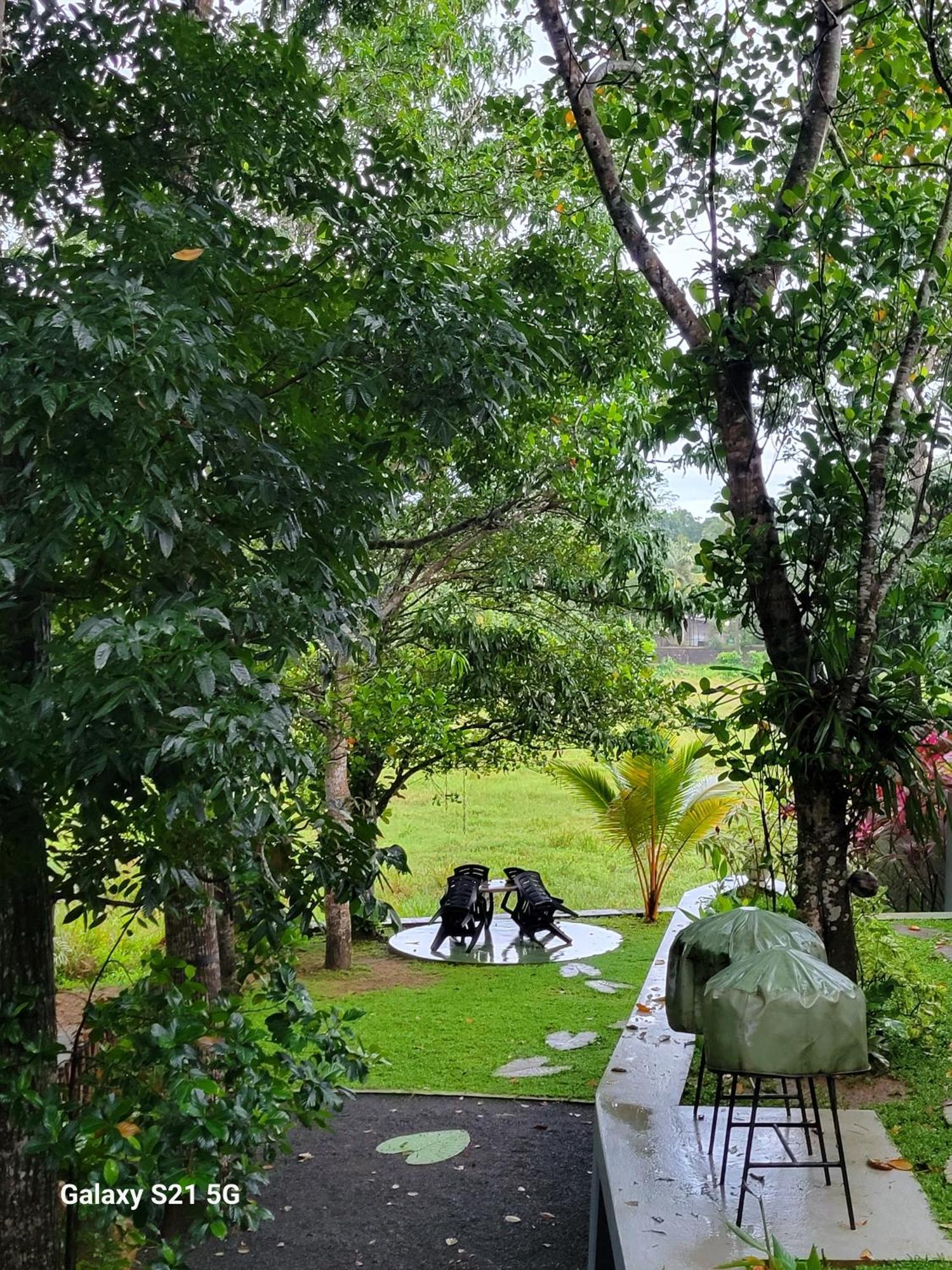 Barefoot Bungalow Hikka Hikkaduwa Exteriör bild