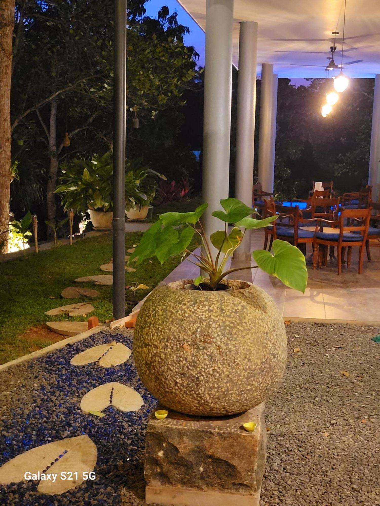 Barefoot Bungalow Hikka Hikkaduwa Exteriör bild